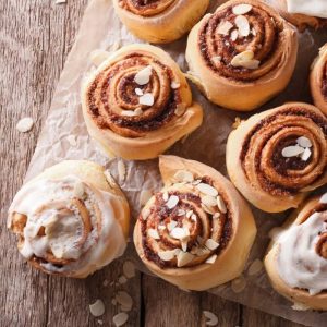 Cinnamon rolls (6)